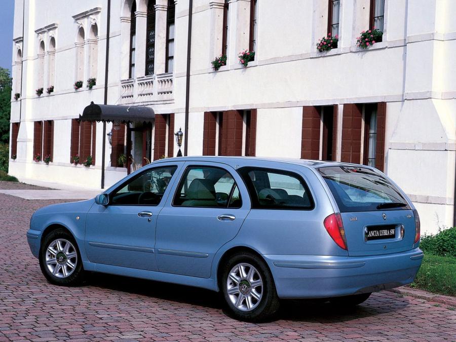  Lancia Lybra SW 1999 года  (фото 52 из 57)